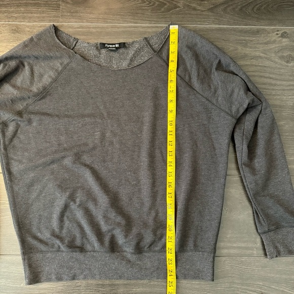 NWOT - Forever 21 Dark Grey Loose Fit Crew Neck - Picture 3 of 6